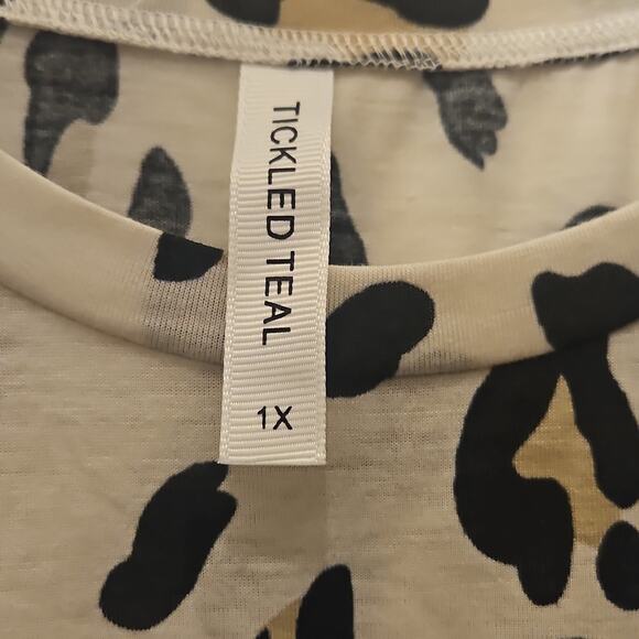 Tickled Teal Leopard Print Women's Top Size 1X - Picture 3 of 5